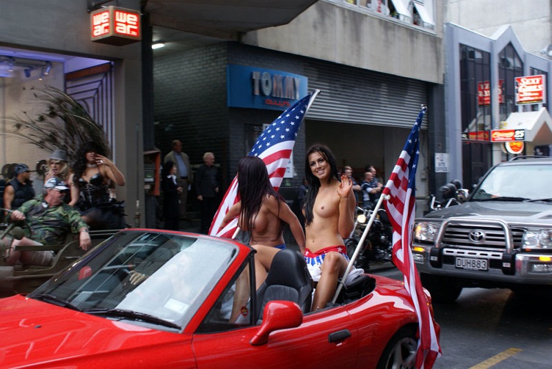 nz boobs on bikes 2009 30 Новозеландское порно с человеческим лицом