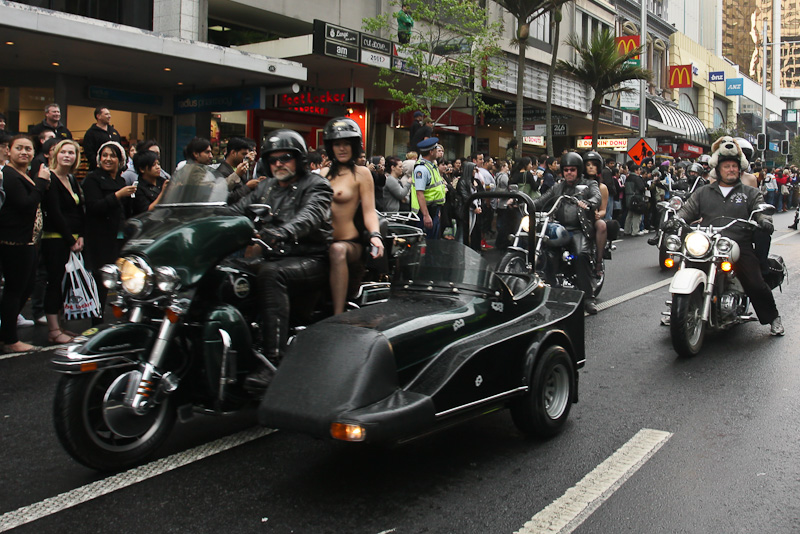 nz boobs on bikes 2009 49 Новозеландское порно с человеческим лицом
