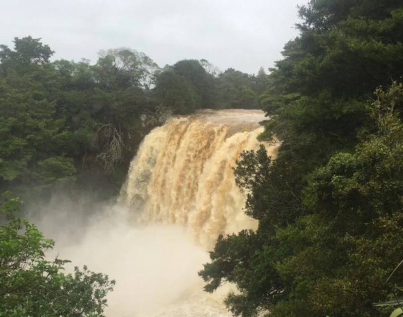 Как выглядит водопад сейчас, незадолго до прихода циклона Кука