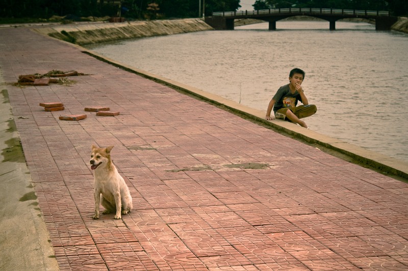 Мальчик с собакой